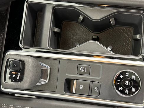 Certified 2025 Nissan Pathfinder Platinum AWD/4WD image 32