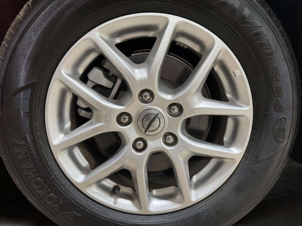 Used 2025 Chrysler Pacifica Select FWD image 32