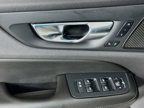Used 2020 Volvo S60 T6 Momentum image 18