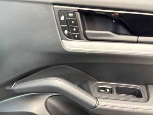 Certified 2024 Porsche Cayenne AWD/4WD image 24