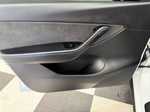 Used 2020 Tesla Model Y Long Range image 15