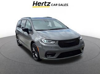 Used 2025 Chrysler Pacifica Limited video 1