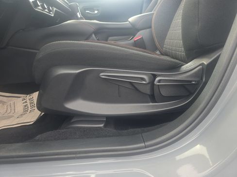 Used 2025 Honda HR-V Sport image 16