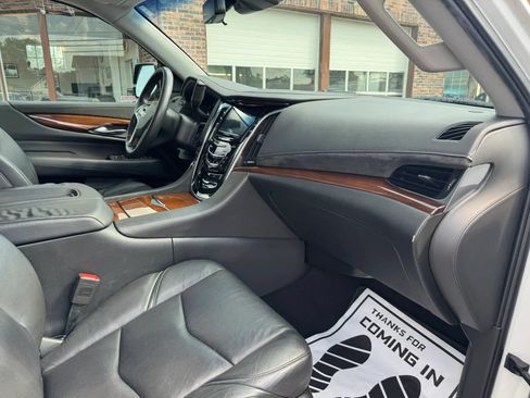 Used 2018 Cadillac Escalade ESV Luxury AWD/4WD image 56