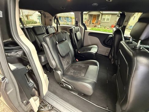 Used 2017 Dodge Grand Caravan SXT image 13