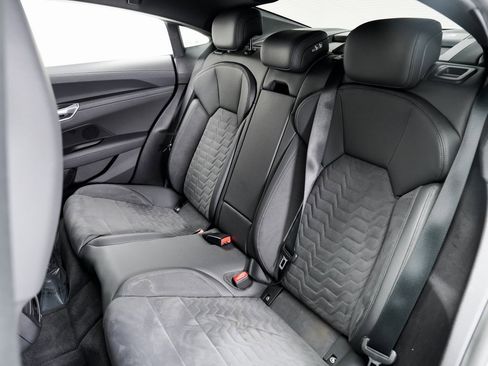 Used 2022 Audi e-tron GT Premium Plus image 23