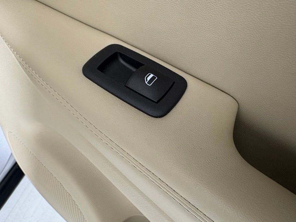 Used 2020 Jeep Grand Cherokee Limited w/ Luxury Group II AWD/4WD image 16