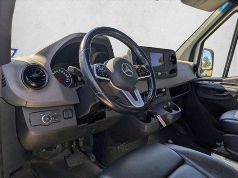 Used 2021 Mercedes-Benz Sprinter 2500 image 8