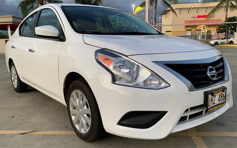Used 2018 Nissan Versa SV FWD image 4
