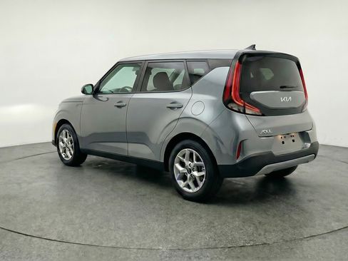 Used 2025 Kia Soul LX w/ LX Technology Package FWD image 6