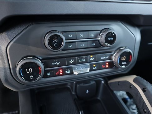 New 2025 Ford Bronco Badlands image 8