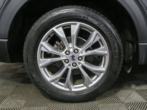 Used 2020 Ford Explorer XLT w/ Equipment Group 202A AWD/4WD image 16