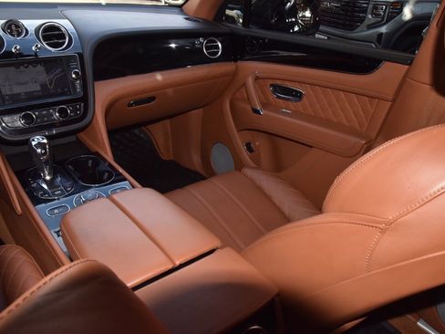 Used 2020 Bentley Bentayga image 17