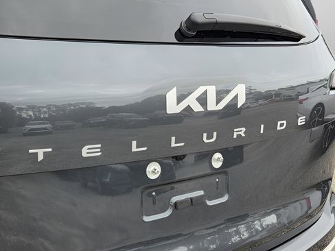 Used 2024 Kia Telluride SX w/ Towing Package image 22