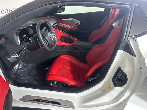 Used 2024 Chevrolet Corvette Stingray Preferred Conv w/ Z51 Performance Package RWD image 9
