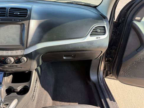 Used 2014 Dodge Journey R/T w/ Flexible Seating Group image 23