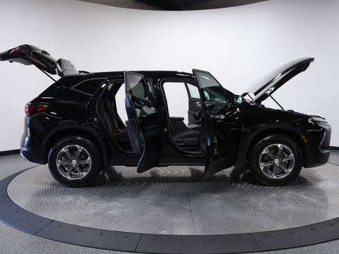 Used 2025 Chevrolet Blazer LT AWD/4WD image 9