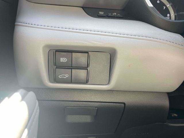 Used 2020 Toyota Highlander XLE AWD/4WD image 23