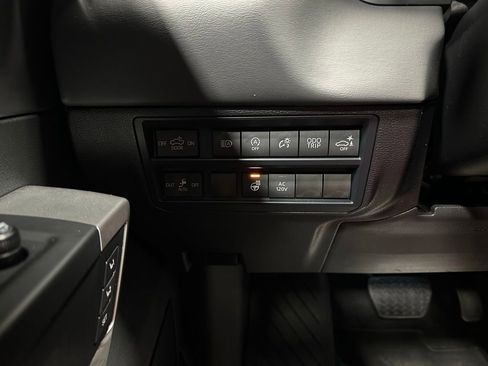 Used 2025 Toyota Tundra Platinum image 18