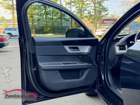 Used 2020 Jaguar XF Prestige image 28