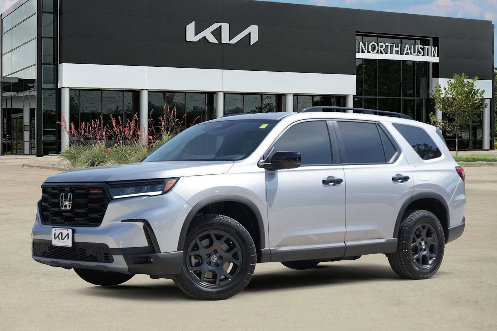 Used 2025 Honda Pilot TrailSport image 1