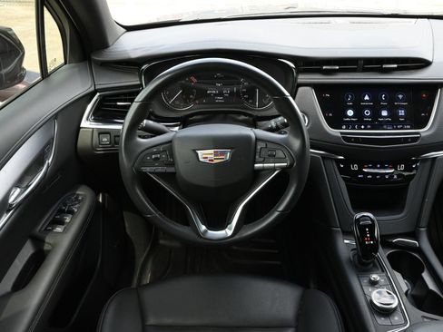 Certified 2023 Cadillac XT6 Luxury FWD image 10