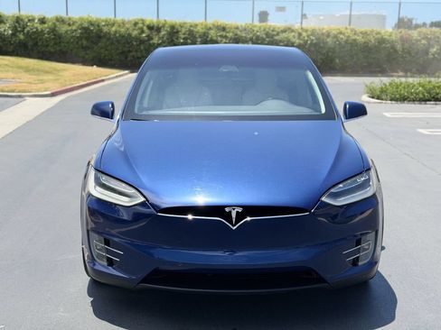 Used 2017 Tesla Model X 75D AWD/4WD image 2