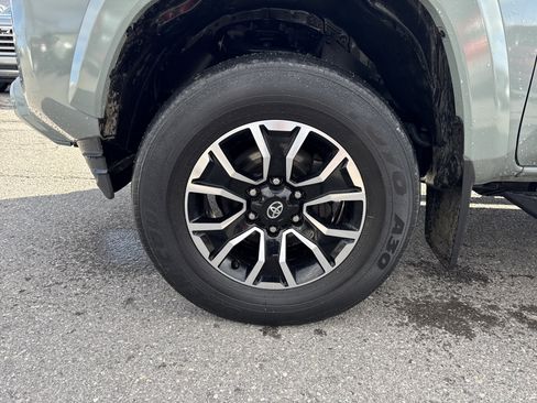 Used 2022 Toyota Tacoma TRD Sport image 10