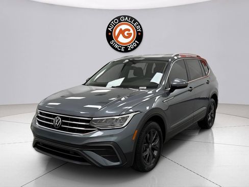 Used 2022 Volkswagen Tiguan SE image 3