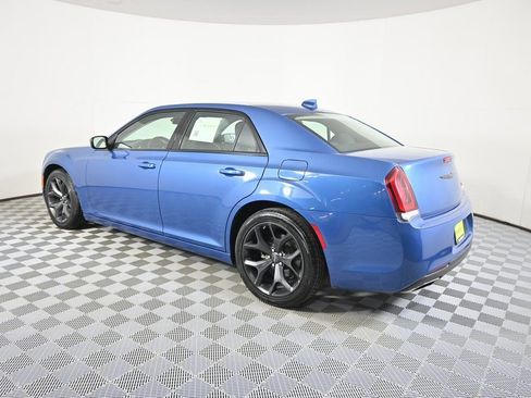 Used 2022 Chrysler 300 Touring w/ Sport Appearance Package image 4