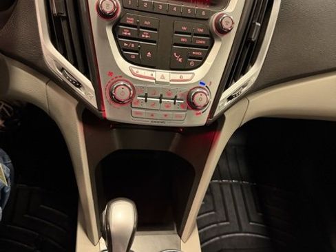 Used 2011 GMC Terrain SLT image 32