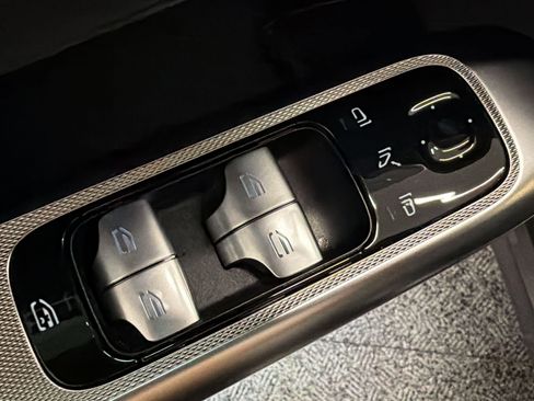 Certified 2025 Mercedes-Benz GLC 300 image 17