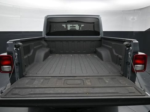 Used 2025 Jeep Gladiator Sport AWD/4WD image 9