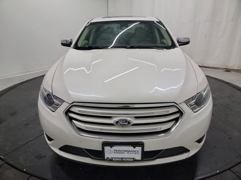 Used 2019 Ford Taurus Limited image 2
