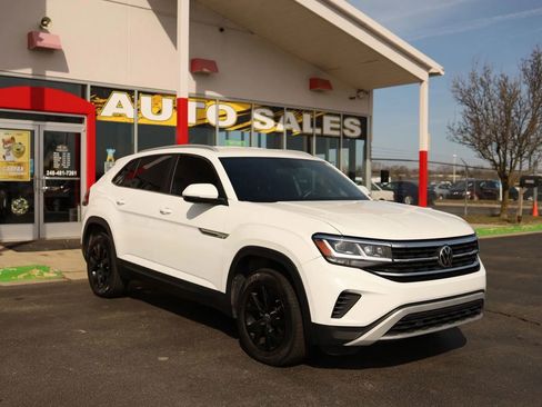 Used 2022 Volkswagen Atlas Cross Sport SE image 3