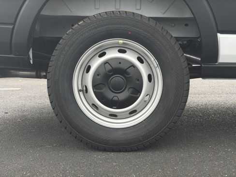 New 2026 Ford Transit 250 148 Medium Roof RWD image 17