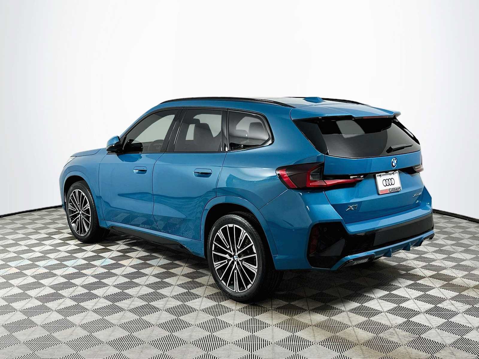 Used 2025 BMW X1 xDrive28i w/ M Sport Package AWD/4WD image 5
