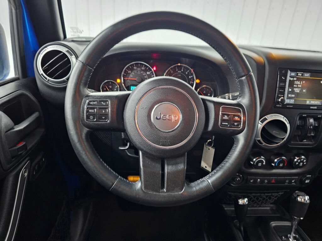Used 2015 Jeep Wrangler Unlimited Sahara w/ Connectivity Group AWD/4WD image 13
