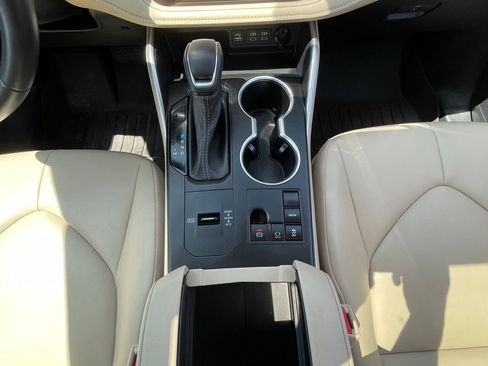Used 2023 Toyota Highlander XLE FWD image 20