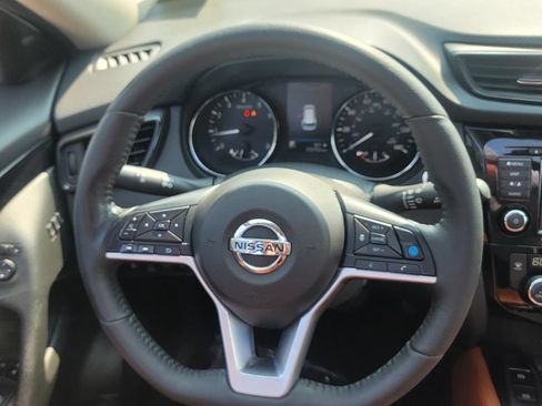 Used 2019 Nissan Rogue SL w/ Premium Package AWD/4WD image 17