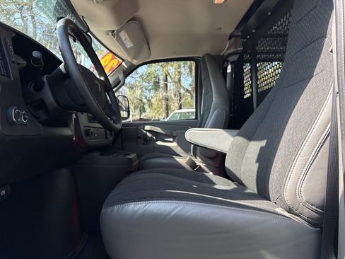 Used 2024 GMC Savana 2500 w/ Driver Convenience Package image 16