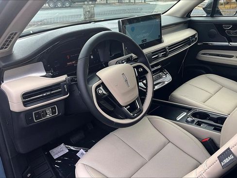 New 2026 Lincoln Corsair Premiere image 6