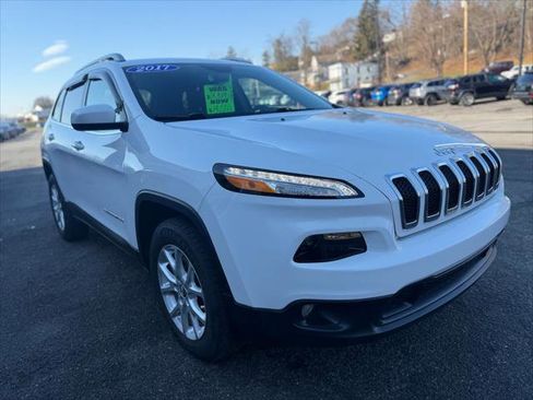 Certified 2017 Jeep Cherokee Latitude w/ Comfort/Convenience Group image 5