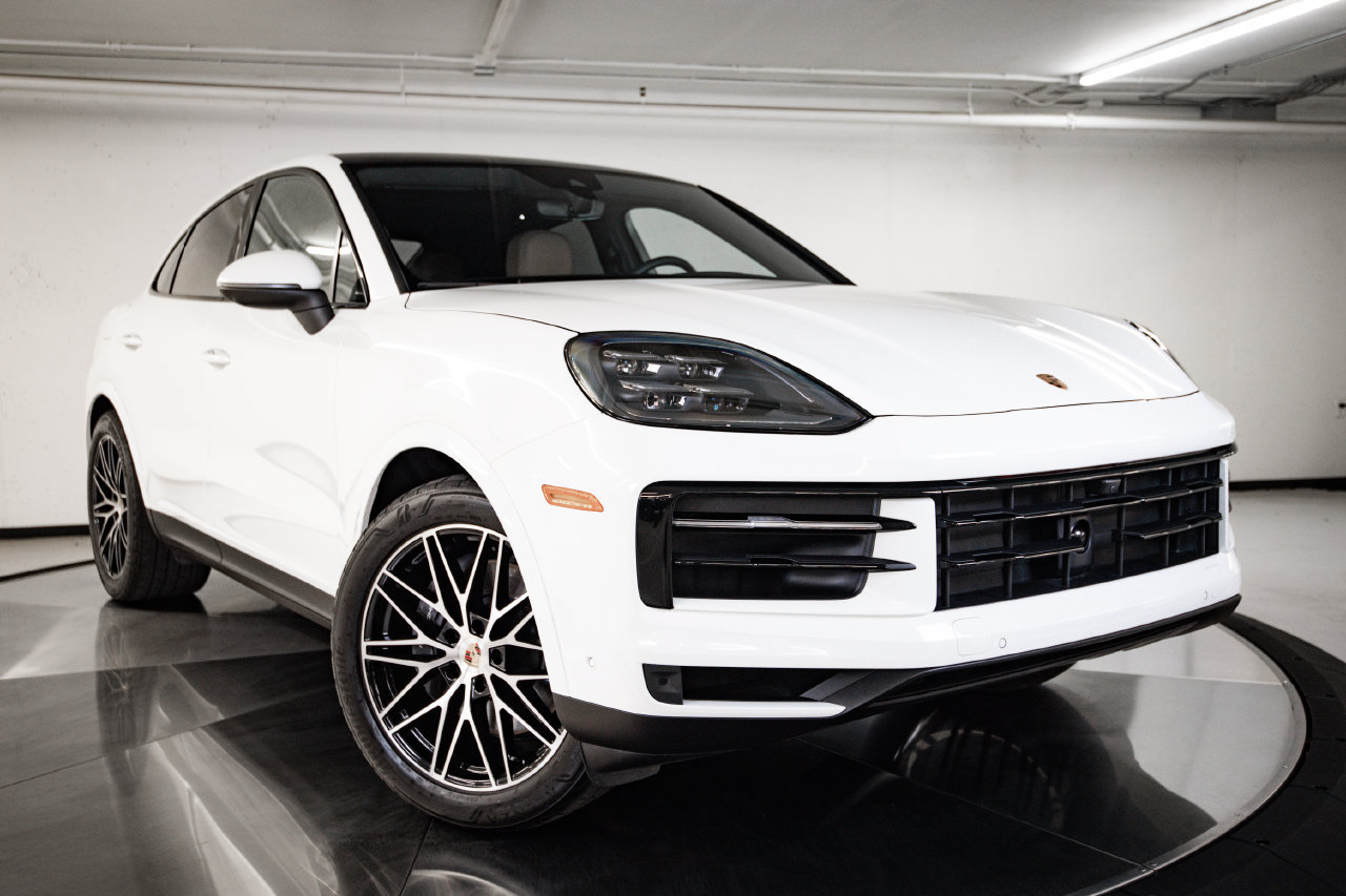 Certified 2025 Porsche Cayenne Coupe AWD/4WD image 9