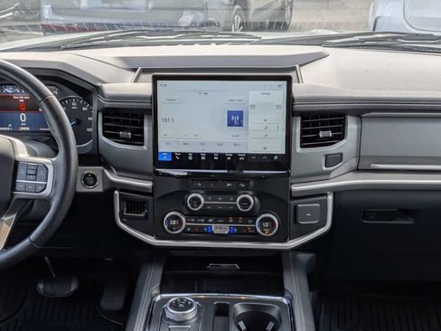 Used 2024 Ford Expedition XLT AWD/4WD image 16