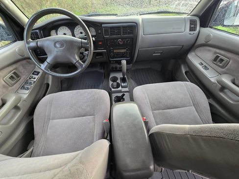Used 2002 Toyota Tacoma PreRunner image 10