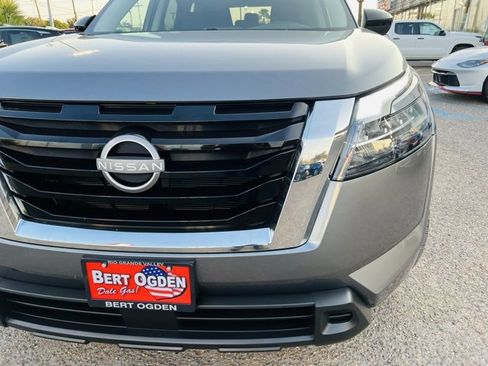 Certified 2025 Nissan Pathfinder S image 7