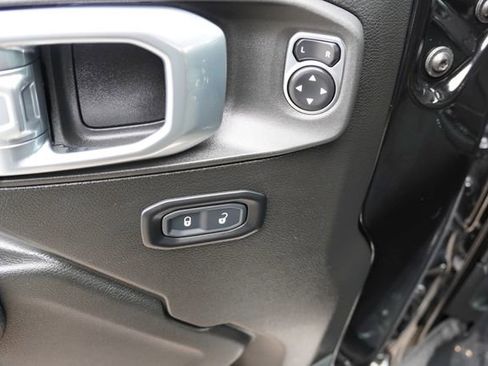 Used 2024 Jeep Wrangler Rubicon w/ Convenience Group AWD/4WD image 18