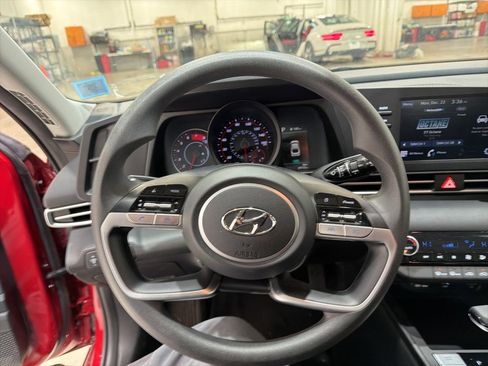 Used 2023 Hyundai Elantra SEL image 16
