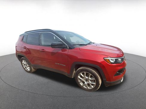 Used 2025 Jeep Compass Limited image 3